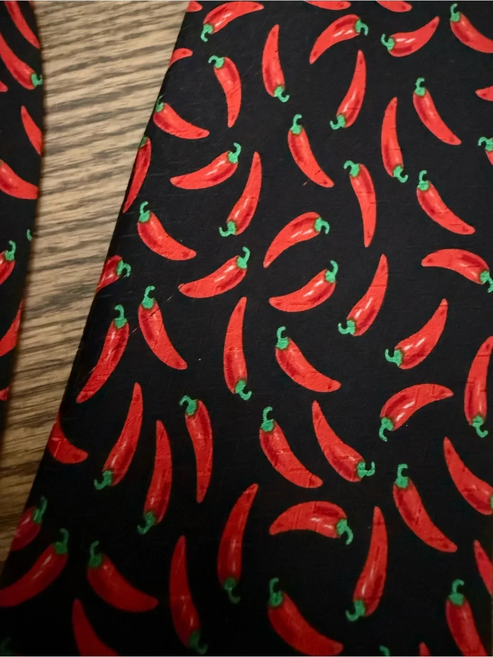 Vintage Looney Tunes Tazmanian Devil Chili pepper tie 100% silk